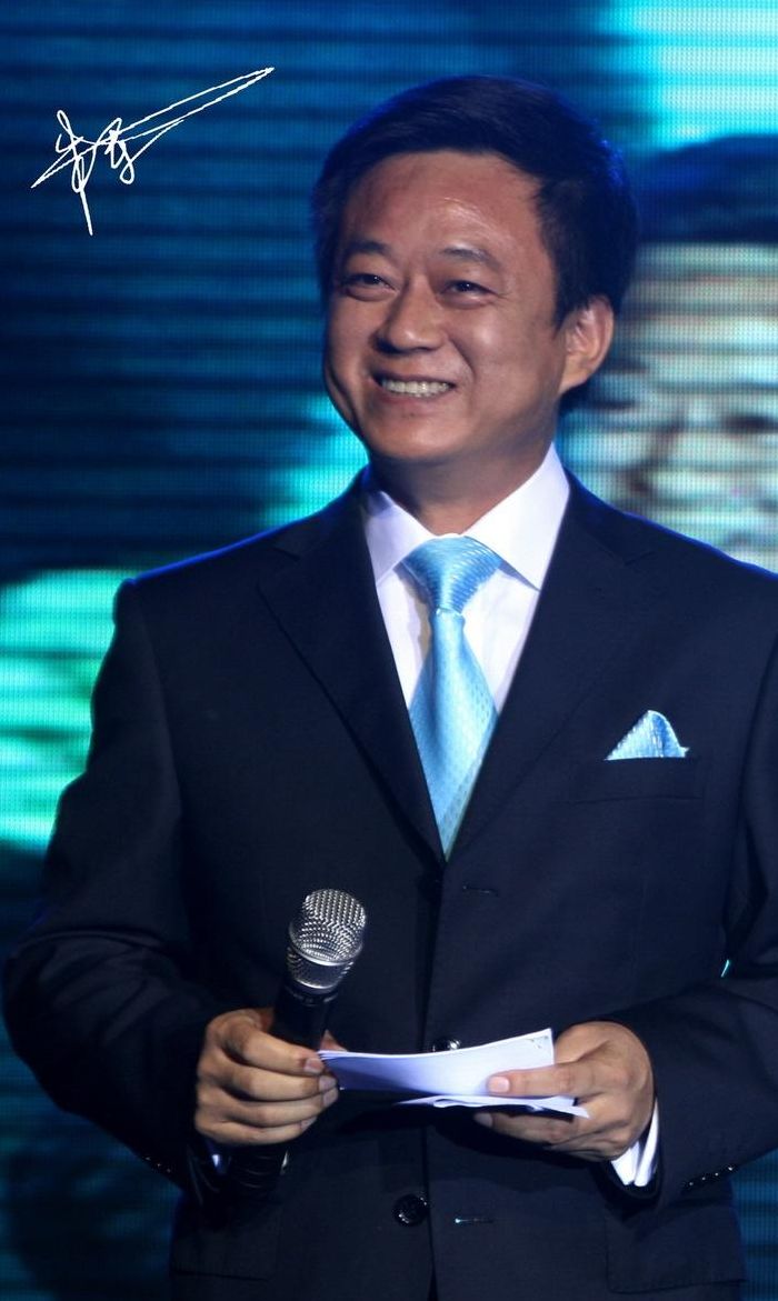 朱军怎么了出什么事了(主持人朱军为什么提前退休？)