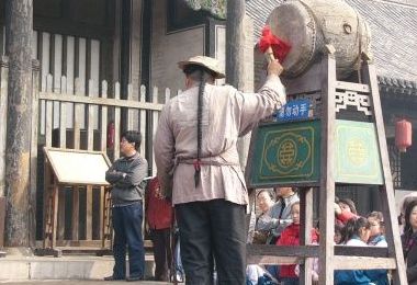 击鼓升堂(衙门升堂击鼓音乐叫什么？)