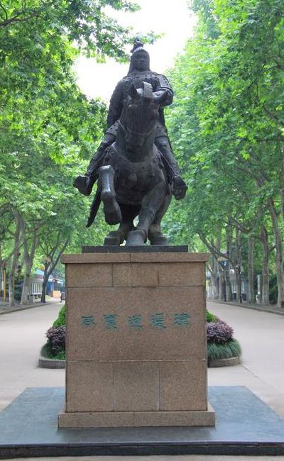 张辽威震逍遥津(与张辽共同威震逍遥津是哪个武将？)