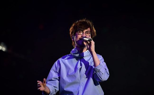 周传雄现状(周传雄2023巡回演唱会观众多吗？)