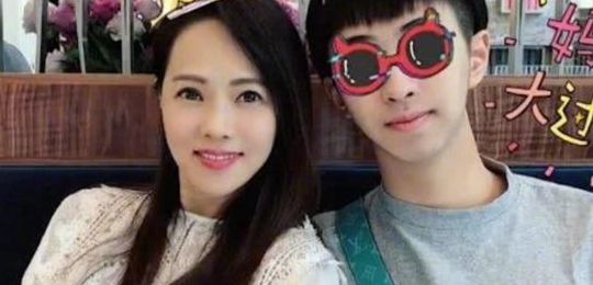伊能静儿子再晒女装照(伊能静儿子资料？)