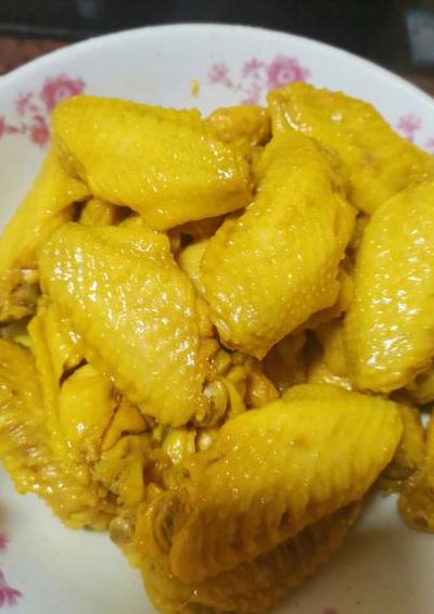 盐焗鸡翅(怎样做盐焗鸡翅可以让它又脆又黄呢?自己做的和在街上吃的差好远？)