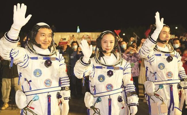 天宫三名宇航员(神舟16号里面的三个人是谁？)