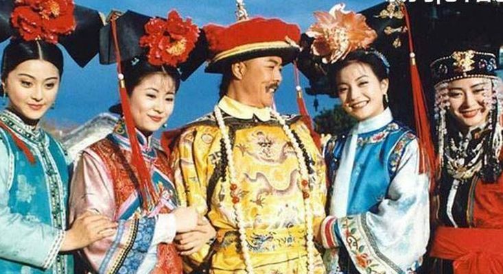 小燕子和乾隆在车里还珠(还珠格格小燕子被一家骑士给坑了是第几集？)