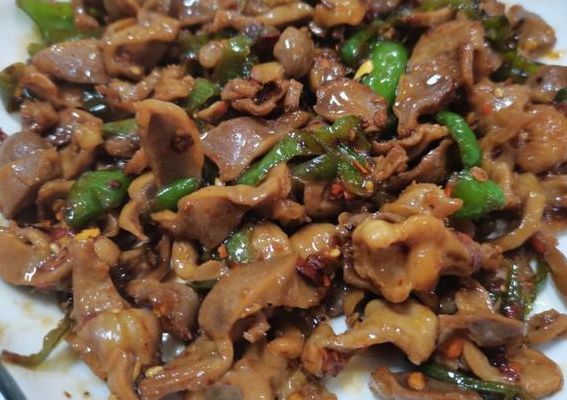 鸡胗炒辣椒(青椒炒鸡胗怎么做？)