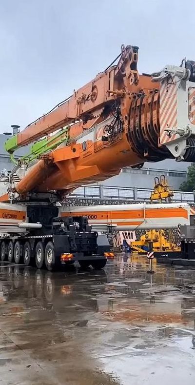 世界上最大的吊车(吊机的最高吨位？)