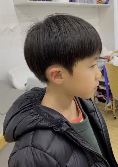 小男生发型(男童发型在家怎么剪？)