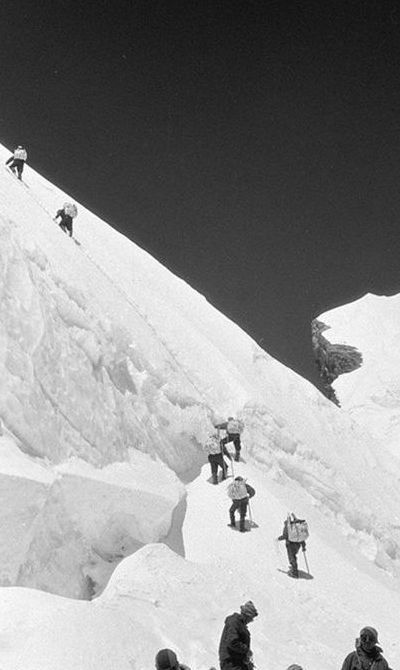 中国登山队首次登上珠穆朗玛峰(中国登山队1973登上珠穆朗玛峰是哪一年？)