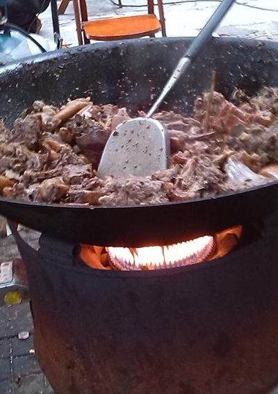 炖狗肉的做法(东北大锅炖狗肉做法？)