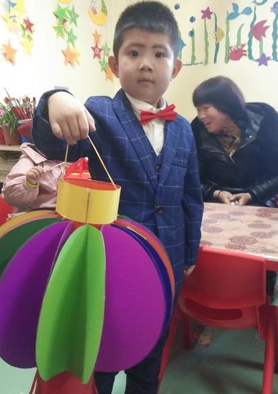 幼儿园最简单手工灯笼(幼儿园最简单做灯笼方法？)