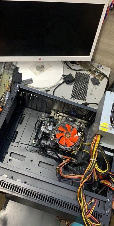 电脑硬件安装教程(简述计算机硬件组装的基本步骤以及注意事项？)