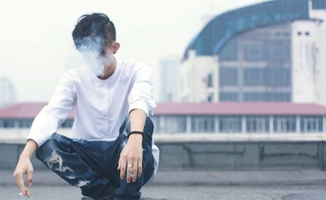 孤单的人总说无所谓(孤独的时候为什么想抽烟？)