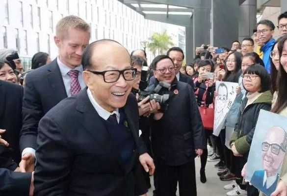 李嘉诚改回中国国籍(李嘉诚国籍是哪里？)