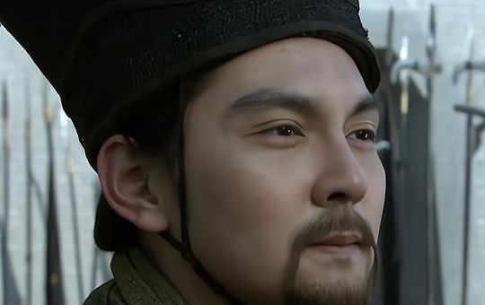 郭嘉是谁引荐给曹操的(曹操在赤壁之战中喊的郭奉孝是谁？)