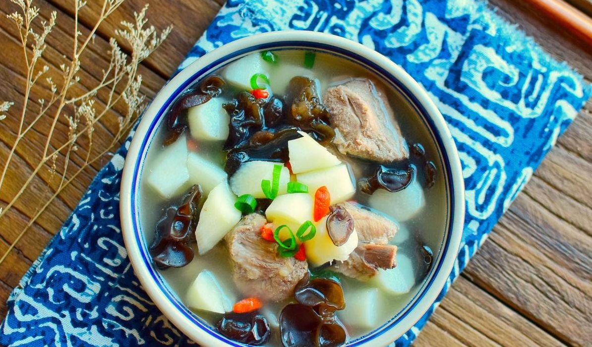 立冬当天吃什么传统食物（立秋煲什么汤比较好）