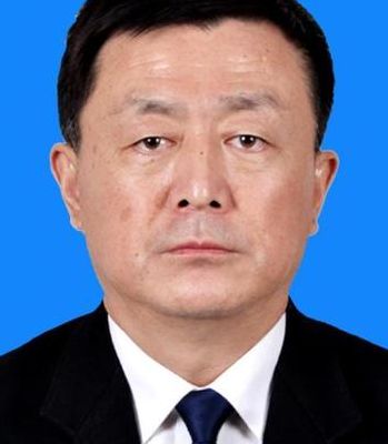 赤峰市市长(满洲里市长和赤峰市长都是什么级别？)