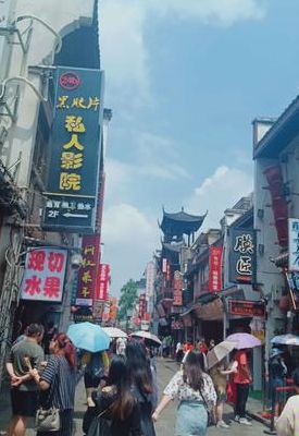 长沙有哪些好玩的地方（长沙有哪些好玩的地方和小吃）