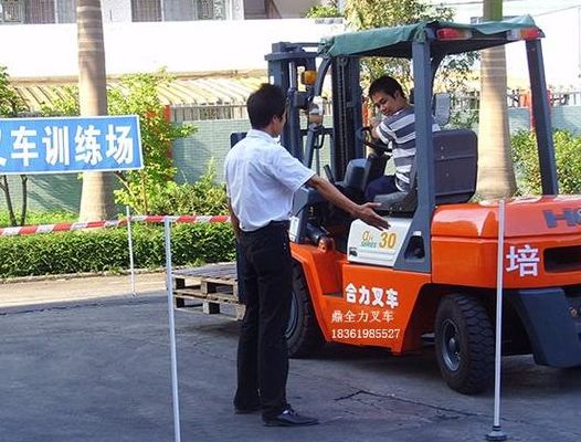 叉车培训费(叉车证办理多久？新人培训要培训多久可以拿到证？培训费多少？)