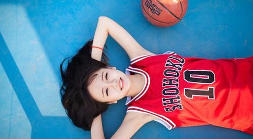 豆绵绵篮球服直播回放截图(路人王王晶和豆绵绵怎么在一起的？)