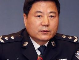 重庆新任公安局长(重庆市公安局局长和四川省公安厅厅长哪个职务高？)