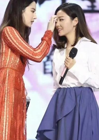 张靓颖微博(张靓颖和刘亦菲关系如何？)