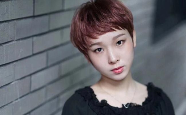 适合圆脸女生的短发（适合圆脸女生的短发帅气）
