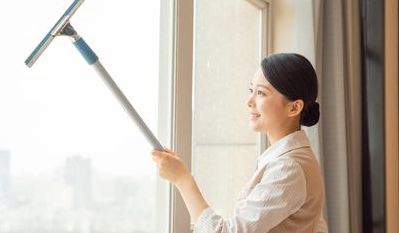 玻璃怎么擦才干净妙招（厨房玻璃怎么擦才干净妙招）