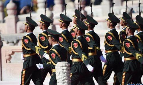 奥运会入场式（奥运会入场式国旗护卫队视频）
