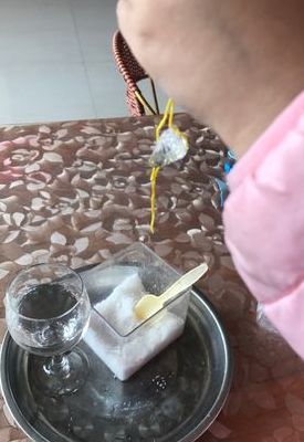 棉签和冰块（棉签和冰块的用法视频教程）