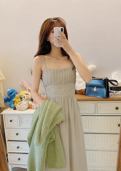 抹胸裙怎么穿（抹胸裙怎么穿不会掉下来）