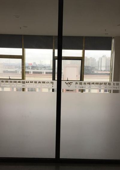 贴玻璃纸（贴玻璃纸多少钱一平方人工费）