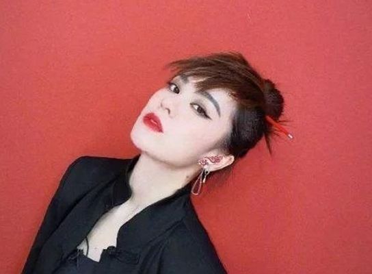 沈佳欣是谁（沈佳欣 是谁）