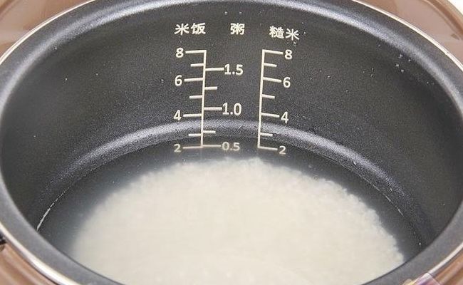 电饭锅煮粥（电饭锅煮粥米和水的比例是多少）
