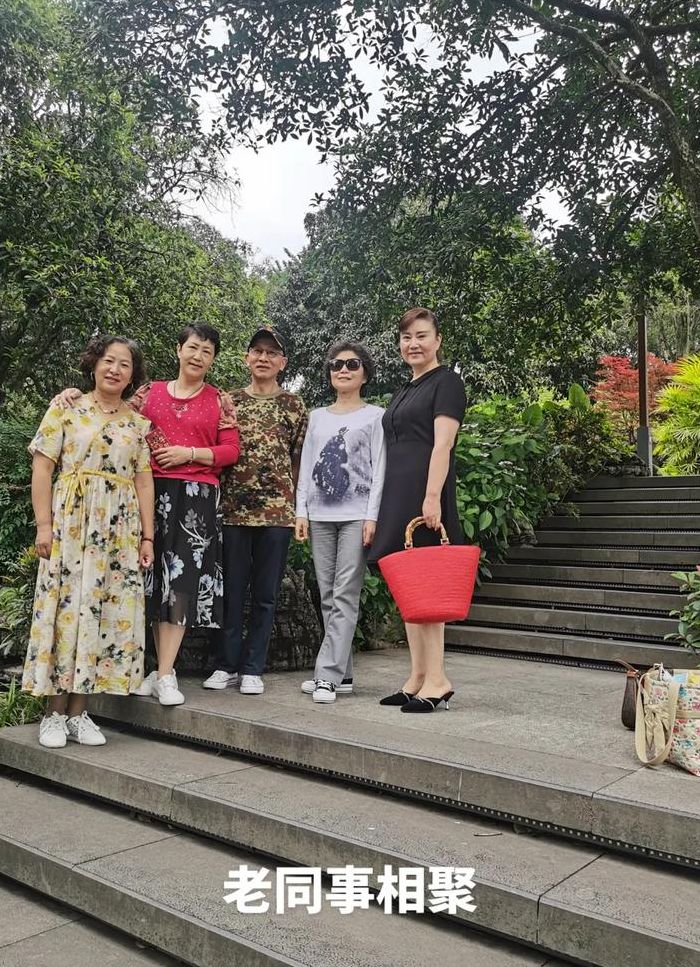 包含老同事相聚感言的词条