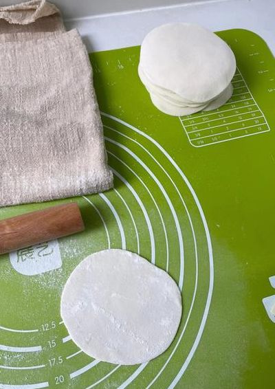 怎么擀饺子皮（怎么擀饺子皮又圆又快又好看）