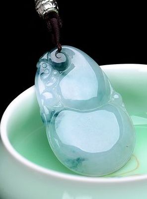 玉葫芦吊坠的寓意（玉葫芦吊坠的寓意和象征意义）