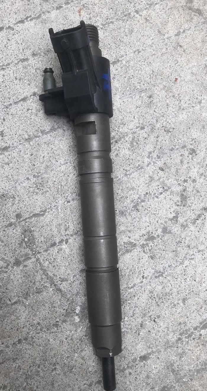 汽车喷油嘴（汽车喷油嘴多长时间清洗）