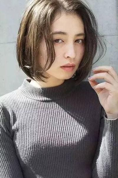 额头短适合什么发型（发际线太低额头窄小）