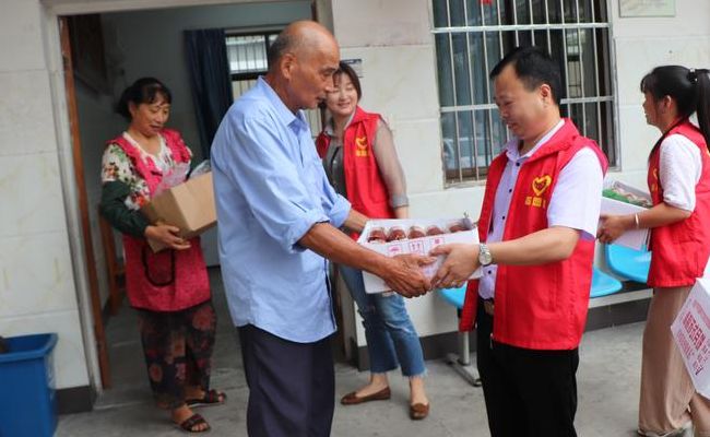 看望老人买什么礼物好（看望老人买什么礼物好礼数）