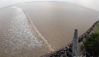 钱塘江观潮地点（钱塘江观潮地点在哪里浪最大）