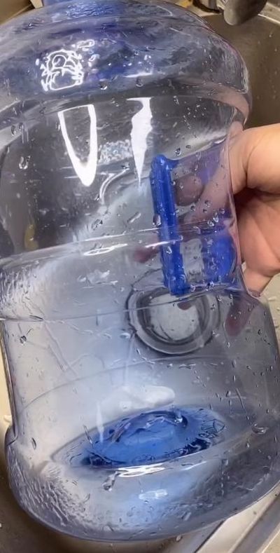 去除水桶青苔小窍门（怎样快速去除水桶青苔）