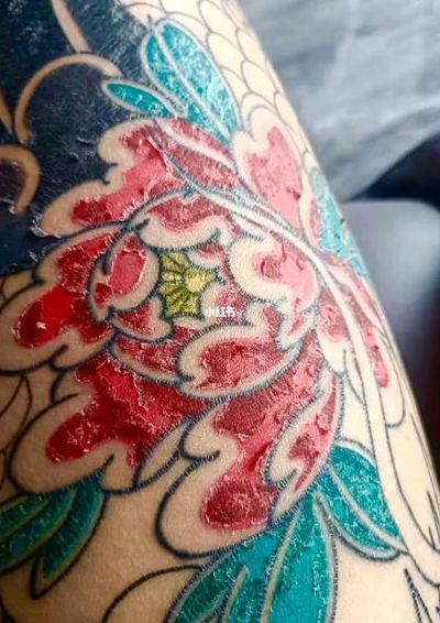 纹身结痂恢复过程图片（纹身结痂自然脱落过程图片）