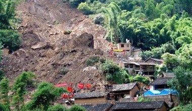 梦见山体滑坡自己没事（梦见山体滑坡自己没事是啥意思）