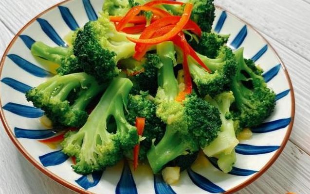西兰花可以直接炒吗（西兰花可以直接炒嘛）