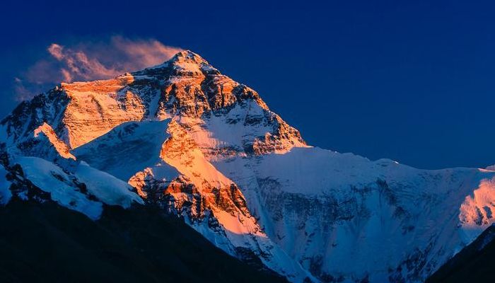 世界最高峰（世界最高峰珠穆朗玛峰海拔8844米）