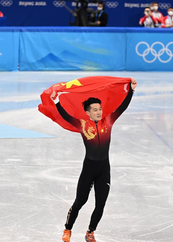 任子威夺金后解说员杨扬也哭了（任子威好帅）