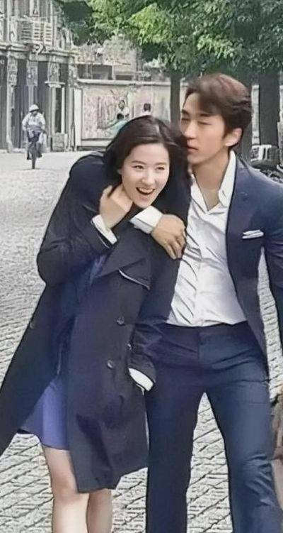 刘亦菲的男朋友是谁(刘亦菲，现任男友？)