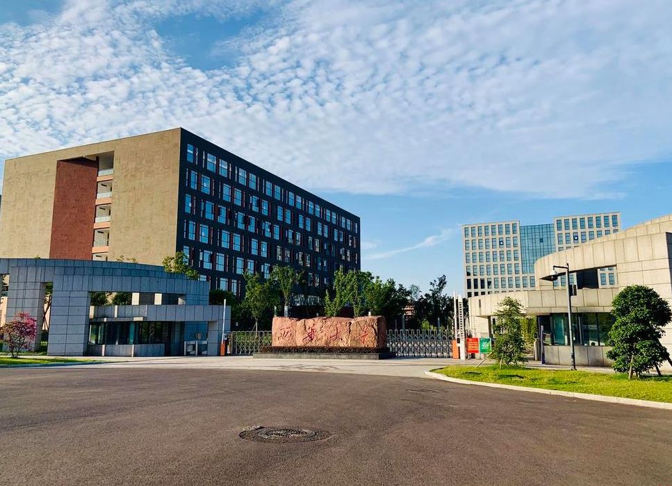 西华大学天府校区(西华大学在二环吗？)