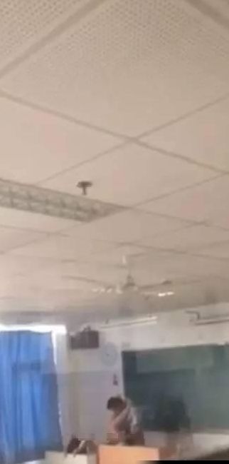 武汉17中教室门事件(武汉十七中怎么样啊？)