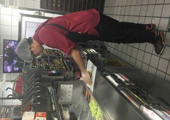 麦当劳小时工(麦当劳小时工需要做几个小时？)